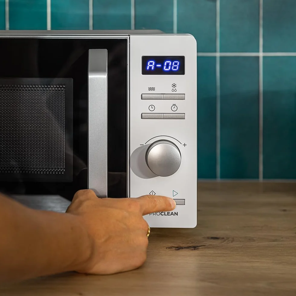 Cyfrowa kuchenka mikrofalowa z falownikiem 19L Proclean 5010 Inwerter White. 700 W, 5 poziomów mocy, niskie zużycie energii, wyświetlacz LED, talerz obrotowy 245 mm, timer, 8 trybów