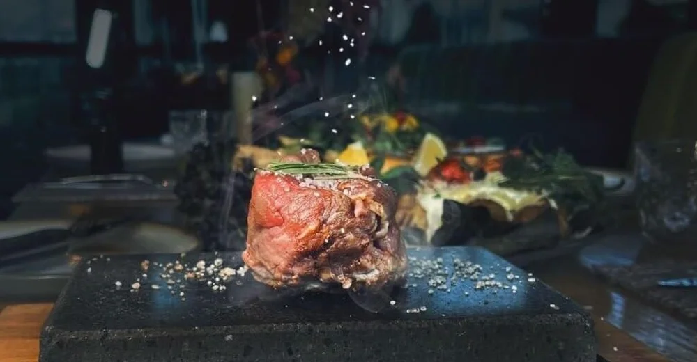Hot Stone Steak gorący kamień grill, płyta lawowa, deska bambusowa, 3 miseczki