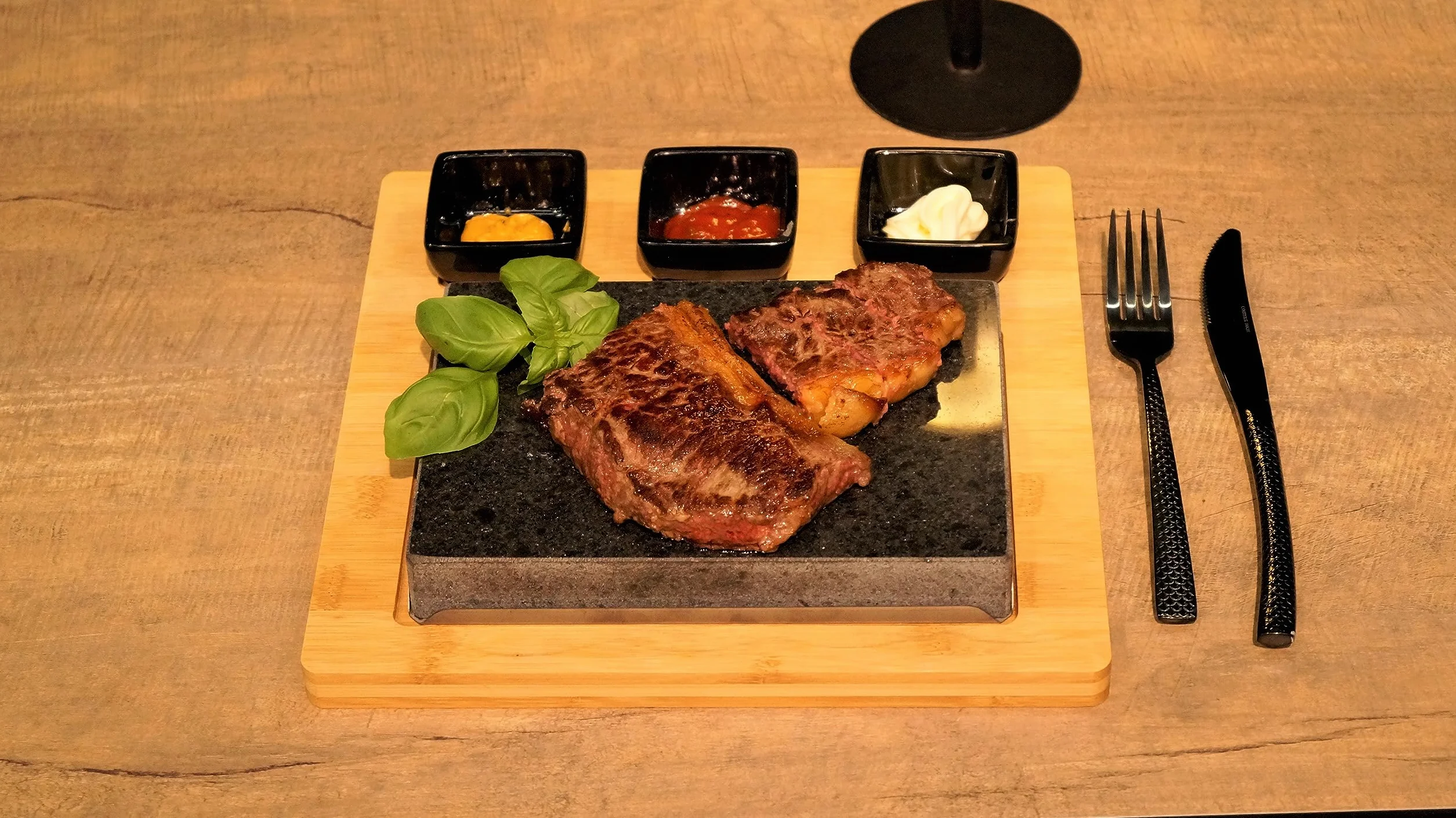 Hot Stone Steak gorący kamień grill, płyta lawowa, deska bambusowa, 3 miseczki