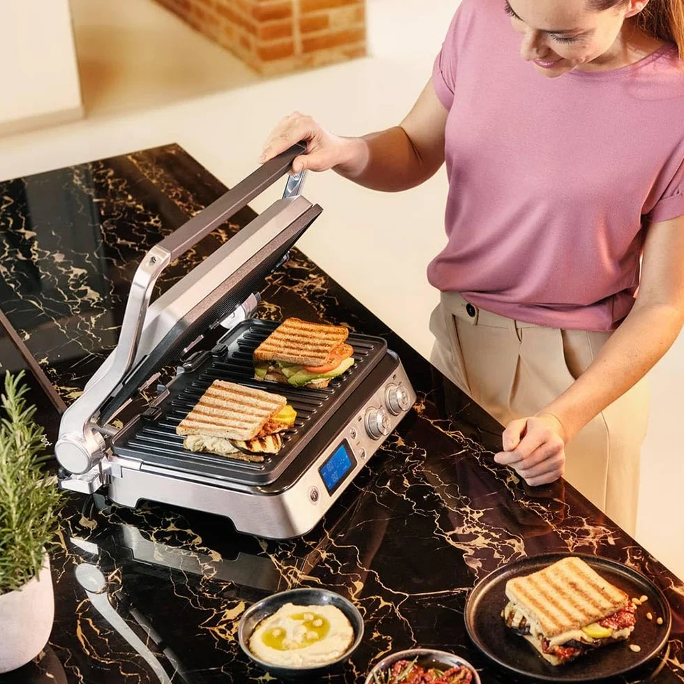 Braun MultiGrill 9 CG 9043 Grill kontaktowy, w zestawie Płyty do grillowania i płaskiego, pozycje grilla: kontakt, grill, piekarnik, płyty odporne na zmywarkę, pojemnik na tłuszcz, maksymalna