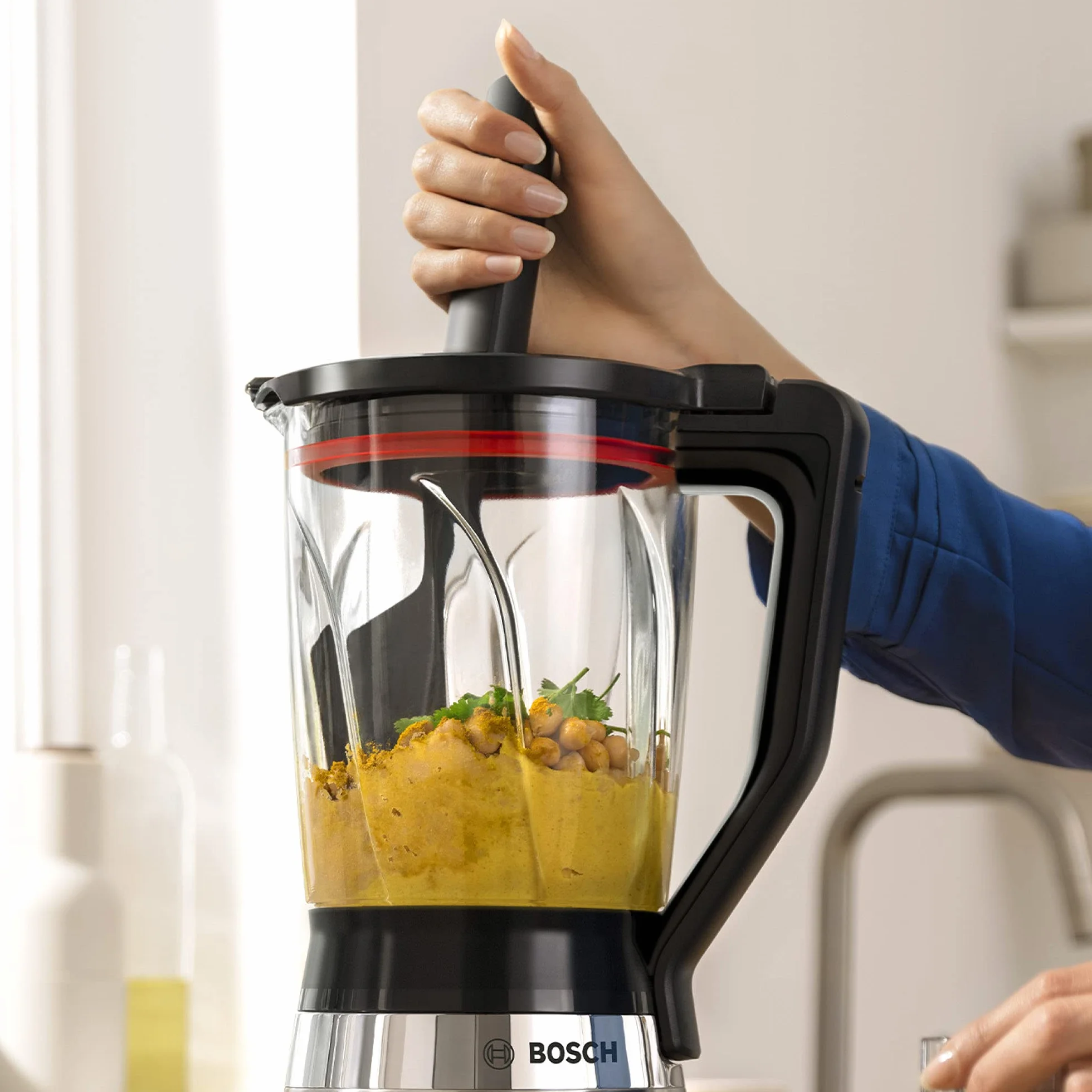 Bosch VitaPower seria 4 MMB6382M, ostrza ze stali nierdzewnej, wyprodukowano w Niemczech, szklany pojemnik ThermoSafe, popychacz, pokrywka bezpieczeństwa, części nadające się do mycia w zmywarce, 30