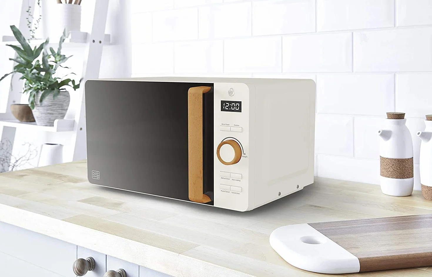 Swan Nordic zestaw śniadaniowy czajnik elektryczny 1,7 l, 2200 W, toster do chleba z szerokim otworem, 2 kromki, kuchenka mikrofalowa 20 l, cyfrowy, nowoczesny design, efekt drewna, biały