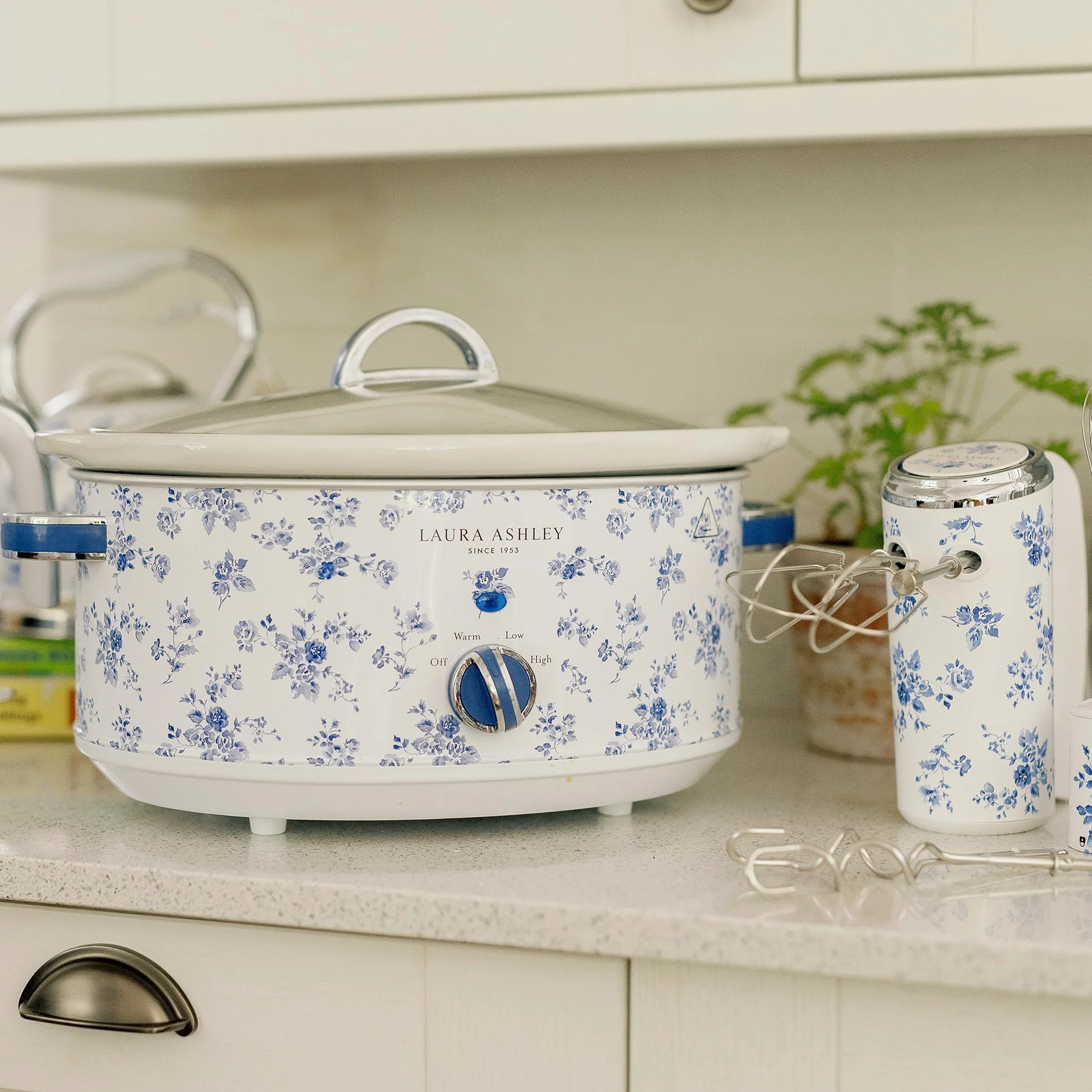 Wolnowar elektryczny Laura Ashley 6,5 Litra z Nadrukiem China Rose firmy VQ - Wolnowar dla 8 do 10 Osób, Energooszczędny, z 3 Ustawieniami Temperatury i Pokrywką ze szkła Hartowanego