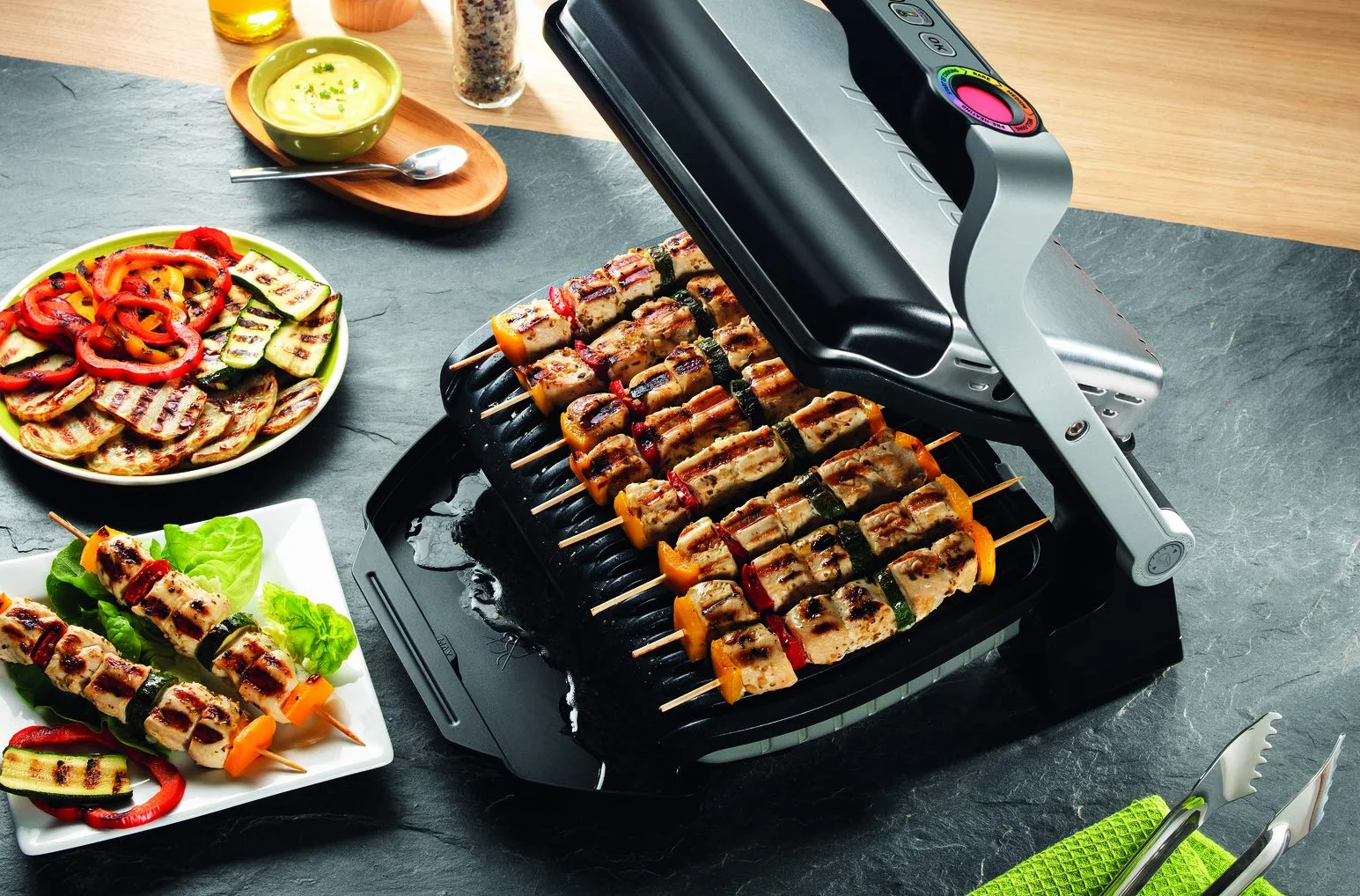 TEFAL GC716D Optigrill+ Grill Elektryczny, wymienne płyty do gofrów, 6 automatycznych programów gotowania, Automatic Sensor Cooking, mycie w zmywarce, porcje od 2 do 4 osób, Czarny/Srebrny