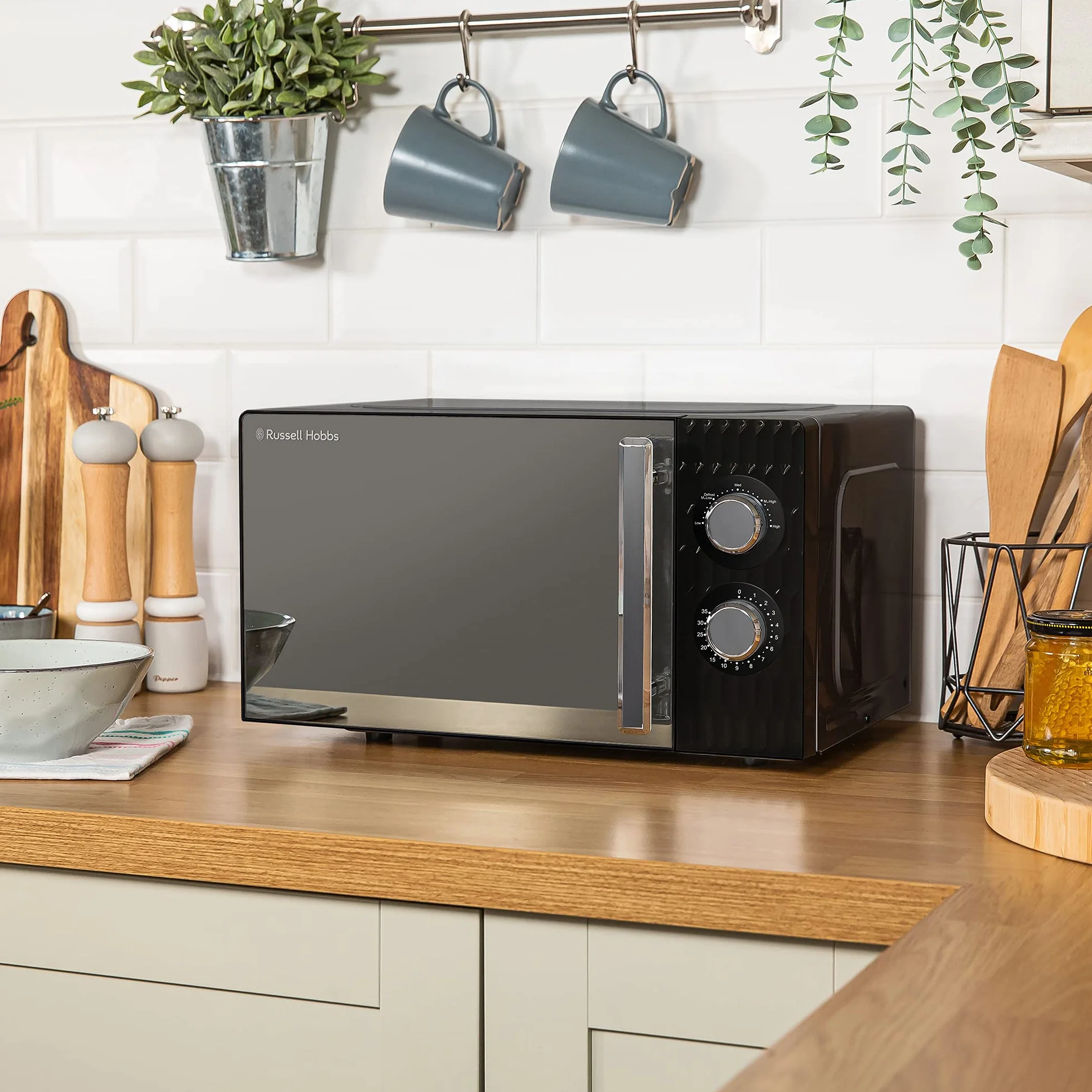 Russell Hobbs Honeycomb RHMM715B 17 l i 700 W ręczny kuchenka mikrofalowa, kolor czarny, z 5 poziomami mocy, wbudowanym timerem i funkcją rozmrażania.