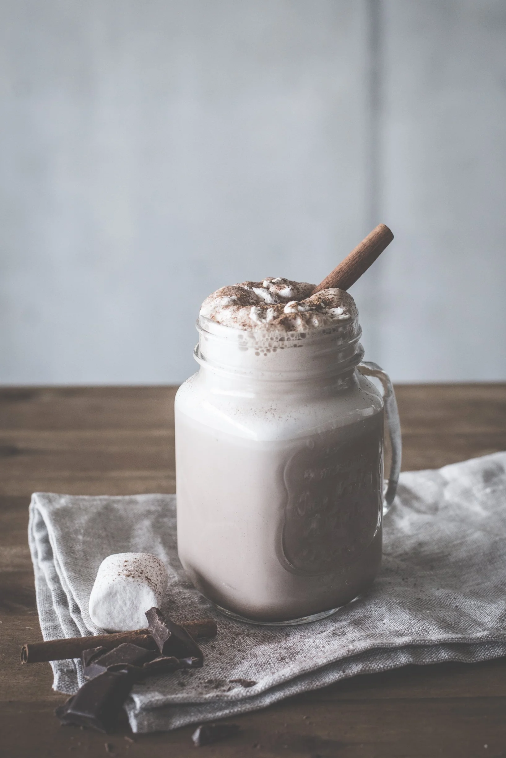 GASTROBACK Design Milk and Chocolate Advanced, 650 W, indukcyjny spieniacz do mleka na 1 litr pianki mlecznej, gorącej czekolady, elektryczny spieniacz do mleka, czarny/srebrny