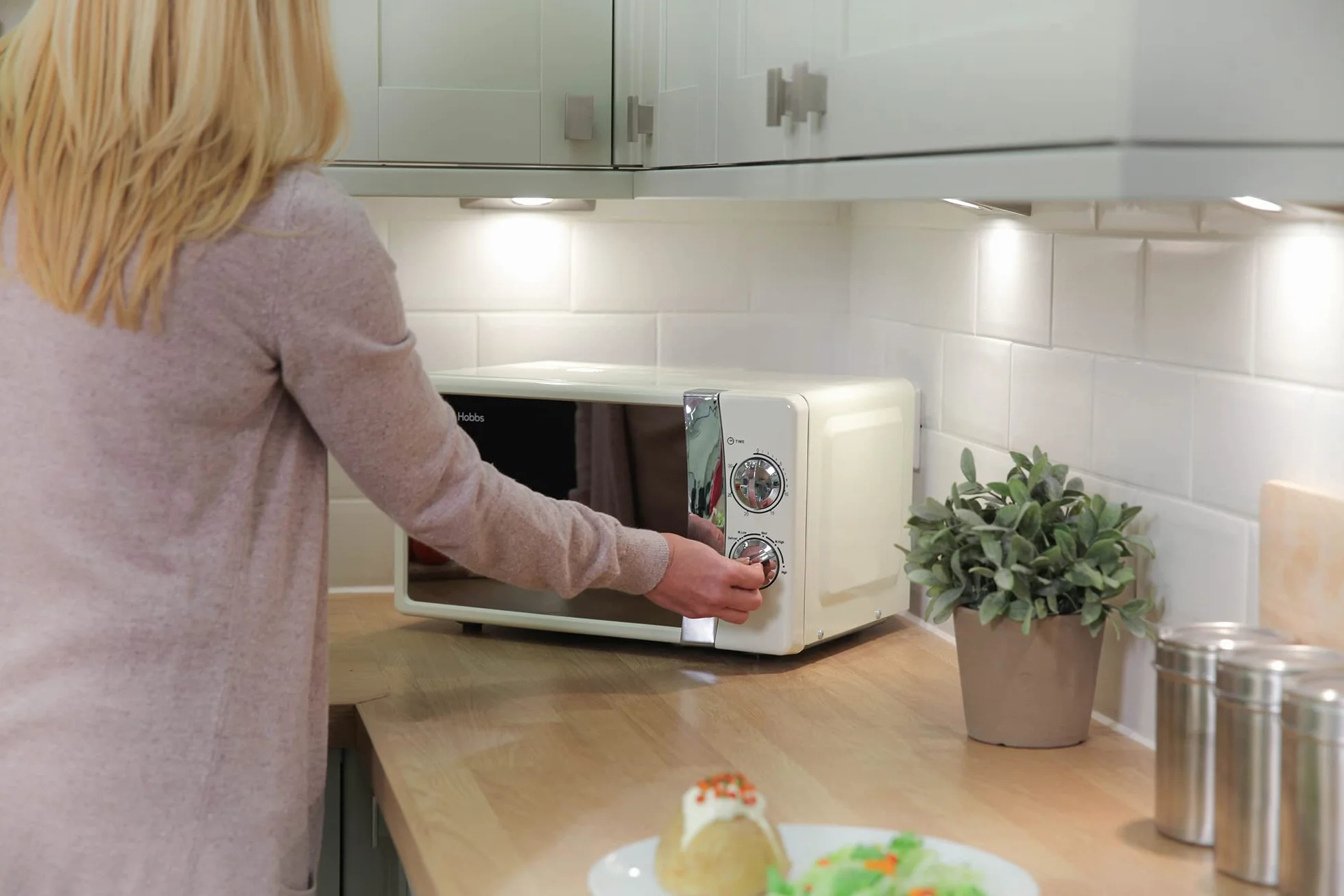 Russell Hobbs RHMM701C Ręczna Kuchenka Mikrofalowa Solo 700 W 17 l 5 Poziomów Mocy