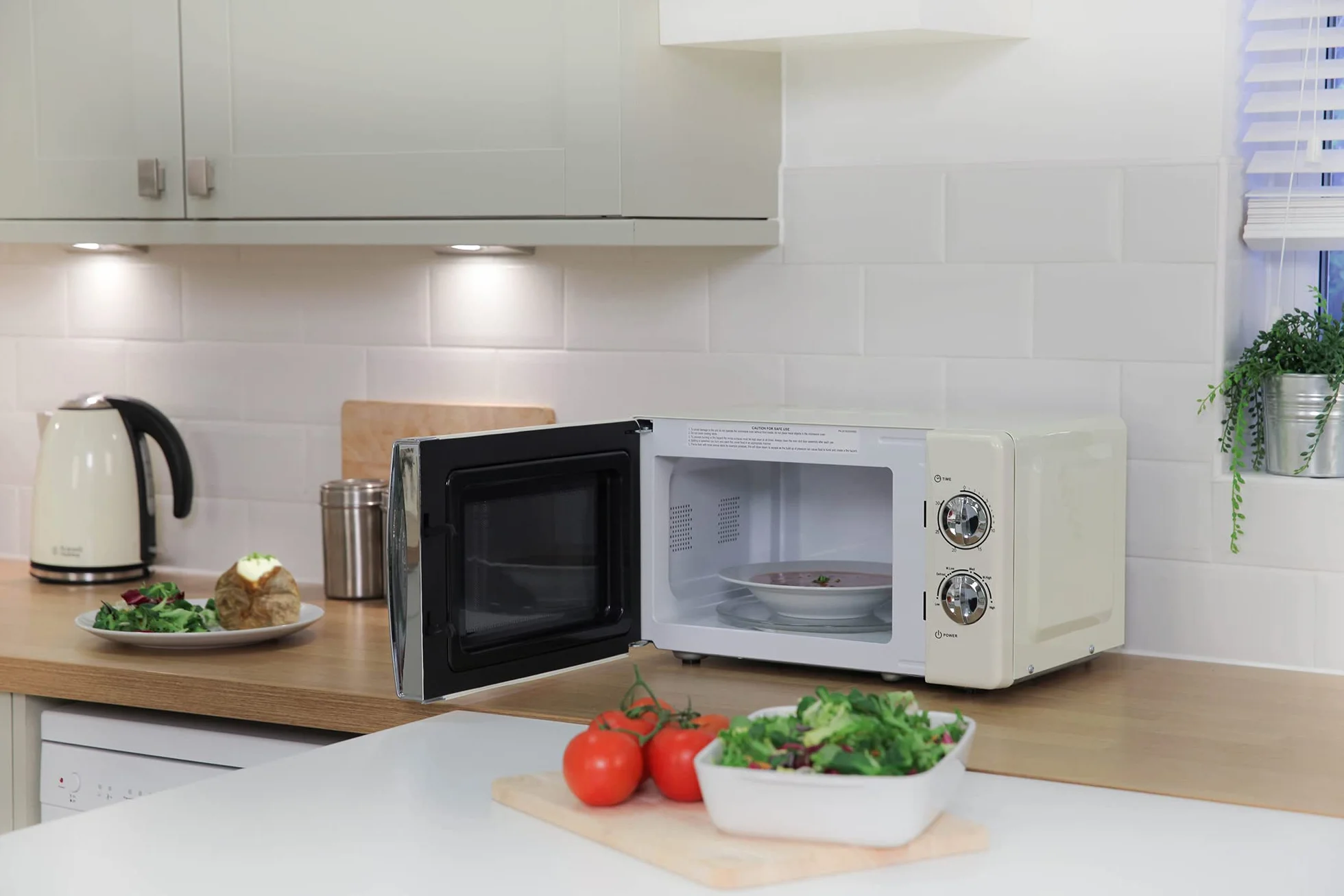 Russell Hobbs RHMM701C Ręczna Kuchenka Mikrofalowa Solo 700 W 17 l 5 Poziomów Mocy