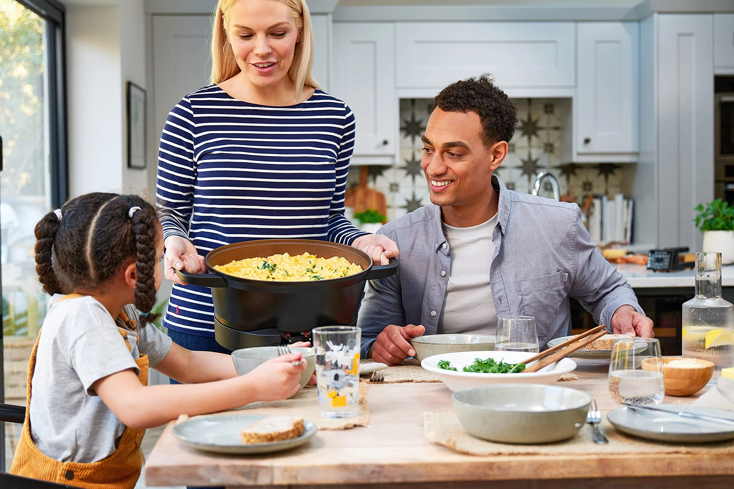 Russell Hobbs multicooker, 8 funkcji, cyfrowy programator i timer, pokrywka ze szkła hartowanego, gotowanie sous-vide, zimne uchwyty, pojemność 6,5l, moc 1000W, czarny, Good To Go 28270-56