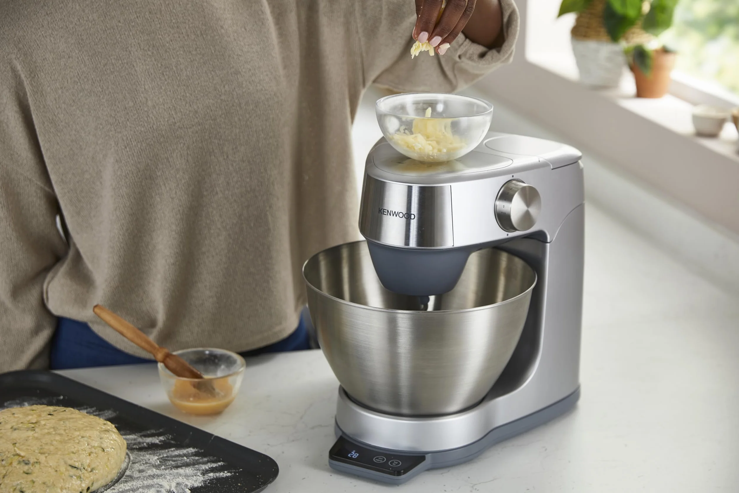 Kenwood Prospero+ KHC29A.O0SI planetarna maszyna do ugniatania, miska ze stali nierdzewnej 4,3 l, w zestawie akcesoria 10 szt. 3 haczyki i trzepaczki, szklany blender, procesor żywności 3 tarcze,
